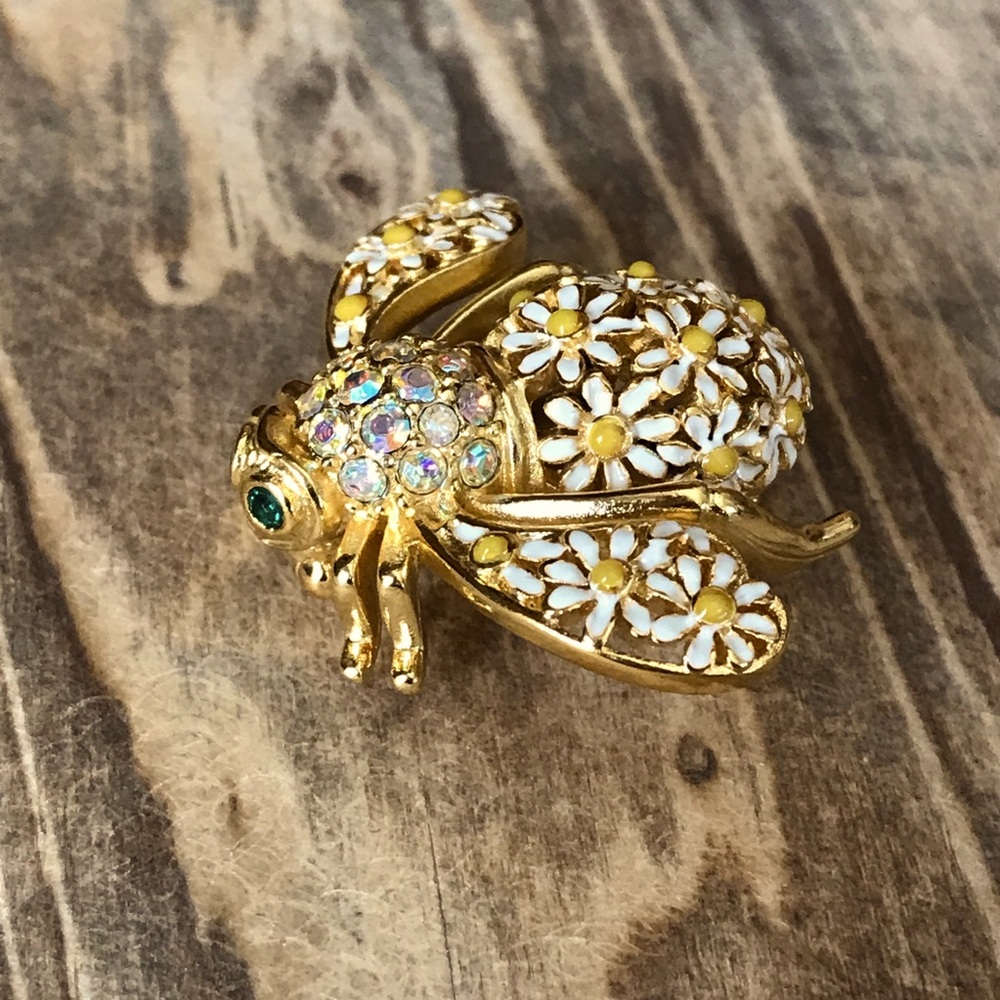 Summer Daisies Bee Brooch - Joan Rivers - Picture 6 of 7
